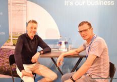 Sander Zuidgeest of Steenks talking to Carlo Zwinkels.